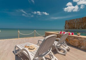 Terrace/patio - Casa Kokopeli Beachfront House (Telchac Puerto Municipality)