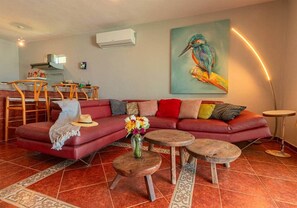 TV - Casa Kokopeli Beachfront House (Telchac Puerto Municipality)