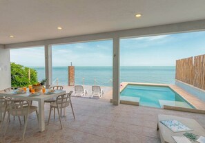 Outdoor dining - Casa Kokopeli Beachfront House (Telchac Puerto Municipality)