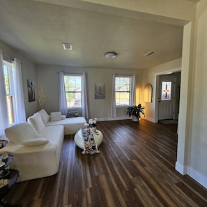 Living area - Charming 3-bedroom house with AC in beautiful Abilene (Abilene)