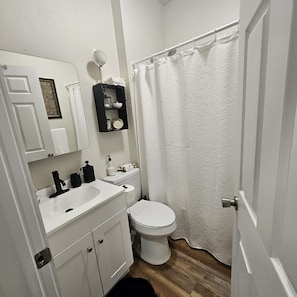 Bathroom - Charming 3-bedroom house with AC in beautiful Abilene (Abilene)