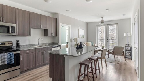 Landing | Stunning 2BD, Pool, Gym