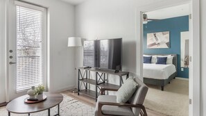 2 habitaciones, escritorio, tabla de planchar con plancha y wifi 