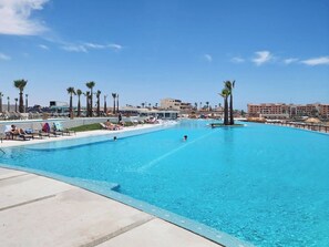 Outdoor pool, a heated pool - Luxury, Family-Friendly Studio 1-0802B on the Beach! (Puerto Peñasco)