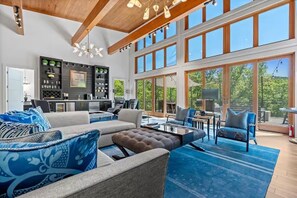 Luxury House, Garden View | Living area - Luxurious Retreat - Private Creek View (Hot Springs)