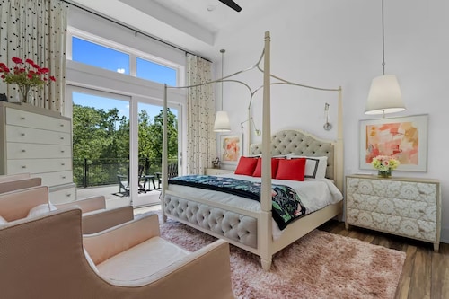 Luxurious Retreat - Private Creek View