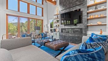 Luxury House, Garden View | Living area