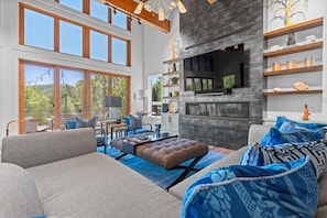 Luxury House, Garden View | Living area - Luxurious Retreat - Private Creek View (Hot Springs)