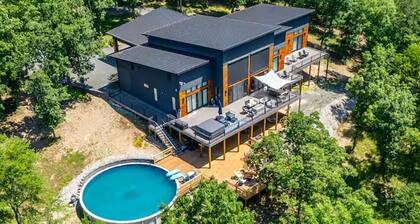 Luxurious Retreat - Private Creek View