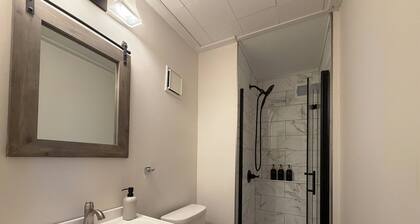 Madison House 2 - Spacious 2BR Home Steps from Historic Downtown St. Charles