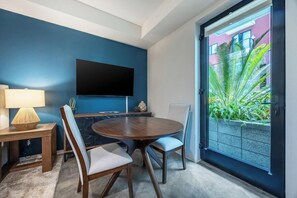 Dining - Landing | Stunning Studio, Clubhouse, Gym (San Diego)