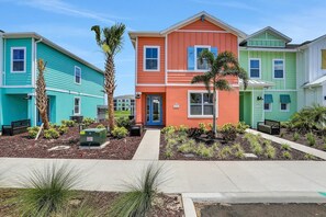 Exterior - Spacious 4-bedroom Kissimmee townhome near Theme Parks, Promenade at Sunset, H20 (Kissimmee)