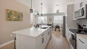 Fridge, dining tables - Landing | Spectacular 1BD, Pool, Clubhouse (Casa Grande)