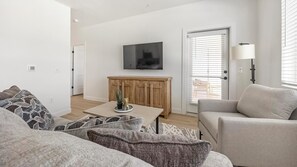 Smart TV - Landing | Spectacular 1BD, Pool, Clubhouse (Casa Grande)