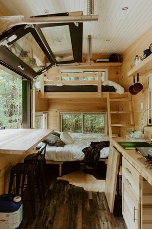 Room - Big Rock Cabin | Wilderness Adventure Getaway (Dysart)