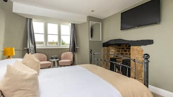 Superior Double Room, Ensuite (Room 2) | Iron/ironing board, free WiFi