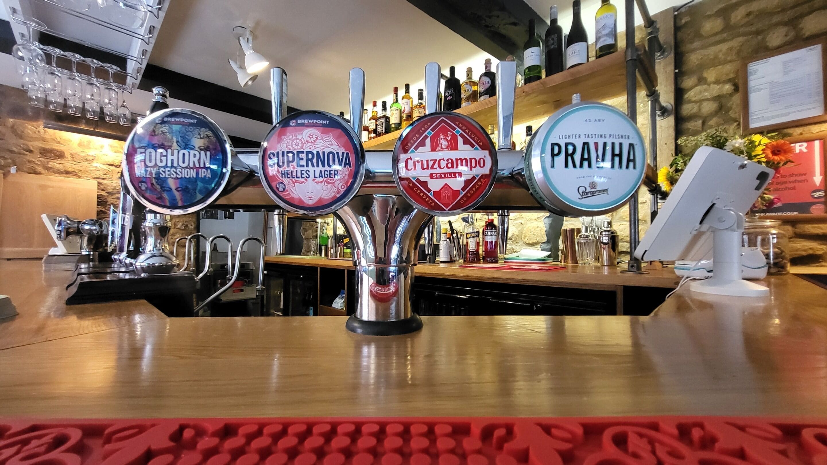 Bar (trong khuôn viên)