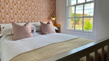 Superior Single Room, Ensuite (Room 5) | Iron/ironing board, free WiFi