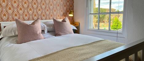 Superior Single Room, Ensuite (Room 5) | Iron/ironing board, free WiFi