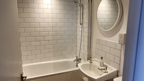 Suite Supérieure, salle de bains attenante (Room 4) | Salle de bain