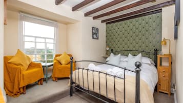 Superior Suite, Ensuite (Room 4) | Iron/ironing board, free WiFi