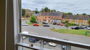 Habitació triple superior, s'admeten animals de companyia | Vista des de l'allotjament