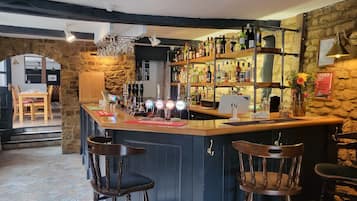 Standard Double Room, Garden View | Bar (on property)