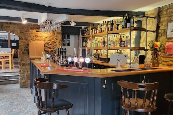 Standard Double Room, Ensuite, Garden View (Room 3) | Bar (on property)