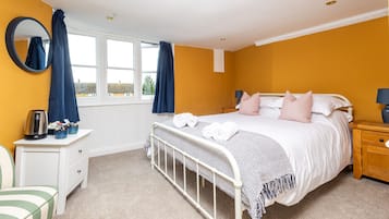 Premium Double Room, Ensuite (Room 7) | Iron/ironing board, free WiFi