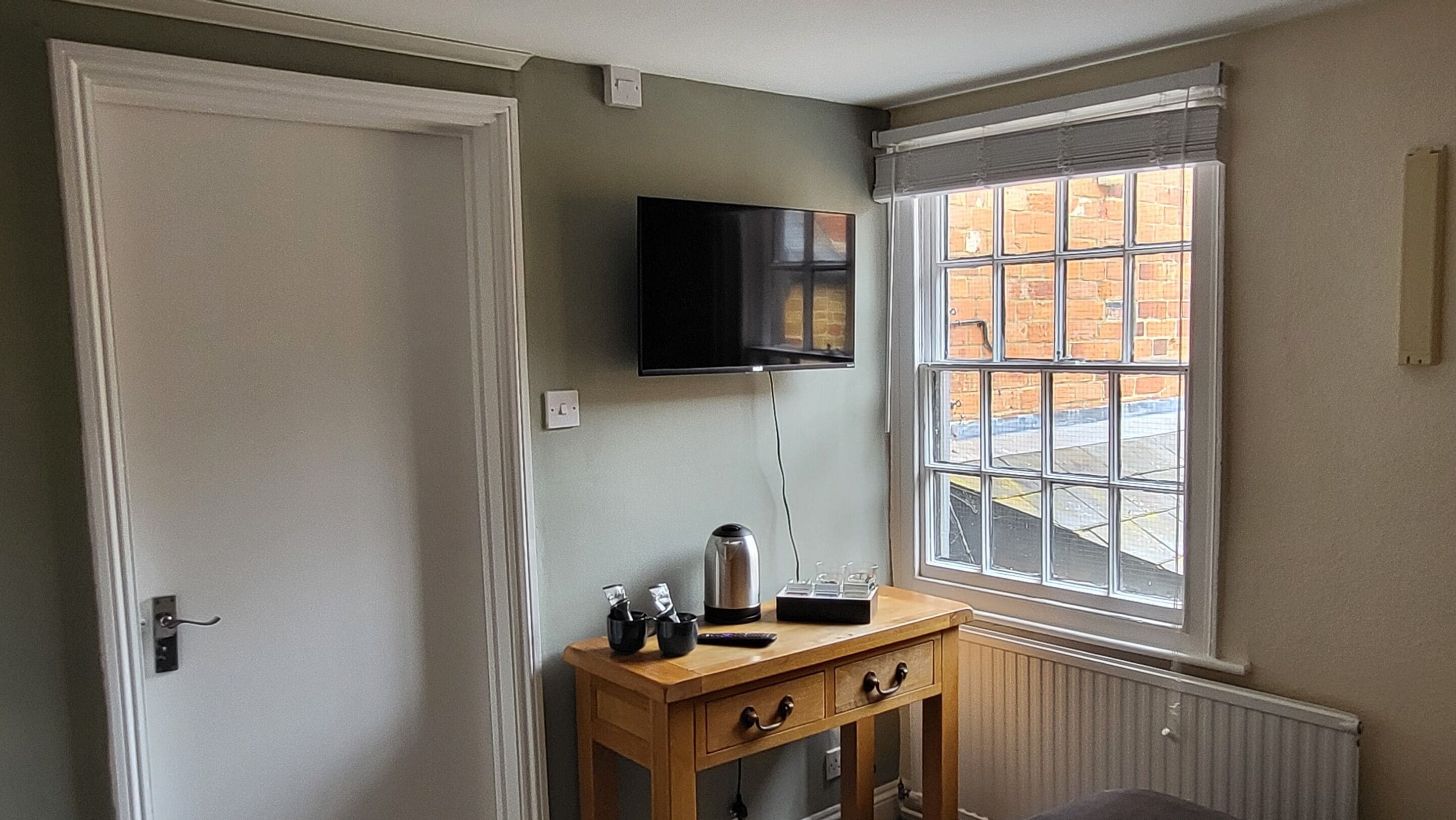 Standard Double Room, Ensuite, Garden View (Room 3) | Iron/ironing board, free WiFi