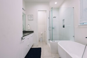 Hair dryer, towels, soap, toilet paper - Solara/3BRs/FIFA/Sleeps14/NRG/HTX/Arcade/LaserTag (Houston)