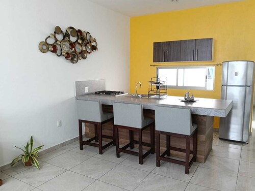 Furnished, comfortable and safe apartment. Close to everything, even the mountain!