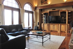 Smart TV - High-End Waterfront Estate in Stratford | Relax, Unwind, Enjoy Views (Stratford)