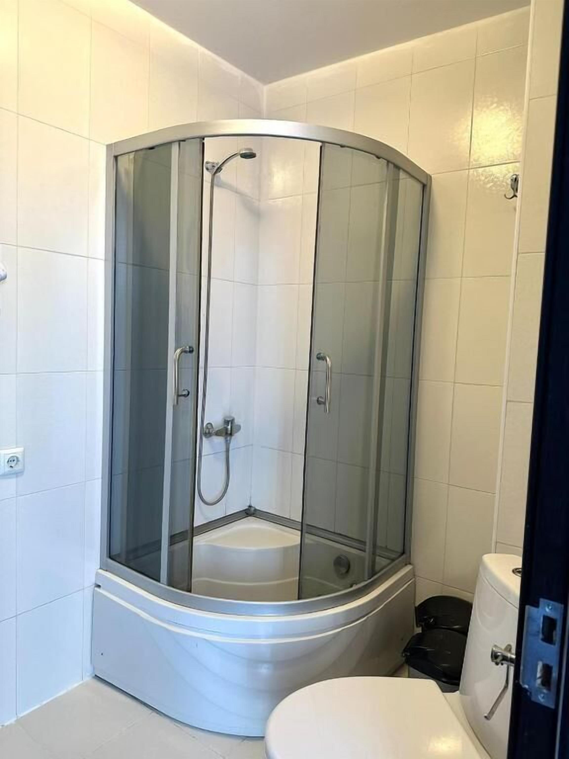 Standard Double or Twin Room, Balcony, City View | Bathroom