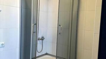 Standard Double or Twin Room, Balcony, City View | Bathroom