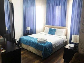 Egyptian cotton sheets, premium bedding, desk, soundproofing - Hotel Nebula Inn (Tbilisi)