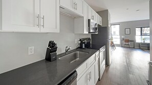 Fridge, dining tables - Landing | Incredible Studio, Clubhouse, Courtyard (Nashville)