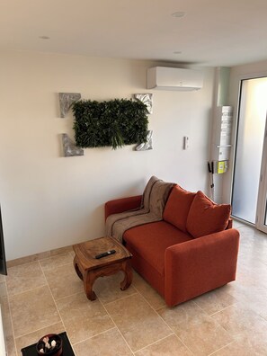 Living area - Vrbo Property (Tarbes)