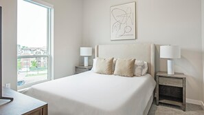2 habitaciones, escritorio, tabla de planchar con plancha y wifi 
