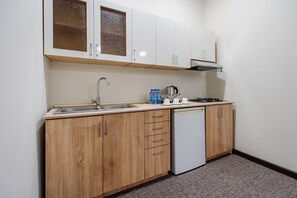 Family Studio Suite, Mountain View | Private kitchen - Chinar Hotel Khankendi (Khankendi)