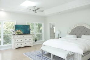 Room - Bayfront Retreat on 1.5 Acres - Private Dock - 4BR Near Destin (Freeport)