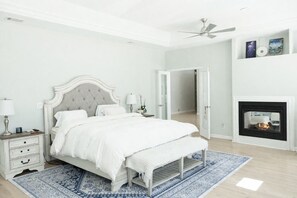 Room - Bayfront Retreat on 1.5 Acres - Private Dock - 4BR Near Destin (Freeport)