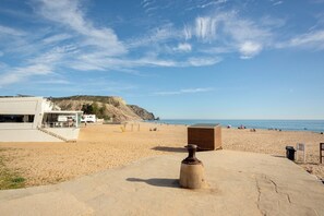 Sun-loungers, beach towels - Villa Luxo Vista Mar, Piscina, Jacuzzi - Luz (Luz)