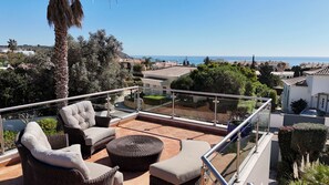 Terrace/patio - Villa Luxo Vista Mar, Piscina, Jacuzzi - Luz (Luz)