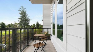 Outdoor dining - Landing | Chic 1BD, Clubhouse, Game Room (Orlando)