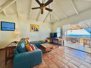 TV - Pelican Ocean View - Maison Mazu (Cole Bay)