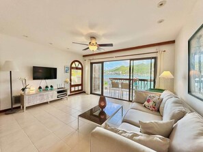 TV - Simpson Bay Yacht Club condo (Simpson Bay)