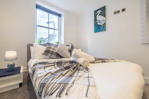 2 chambres, fer et planche à repasser, Wi-Fi, draps fournis