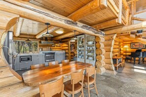 Dining - Private Pond, Hot Tub & 18-Acre Escape (McCall)
