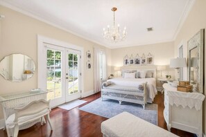 3 habitaciones, escritorio, wifi y ropa de cama 